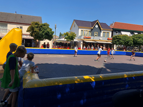 Sportieve aftrap zomervakantie: Straatvoetbaltoernooi voor jongeren op 22 juli in Vaassen