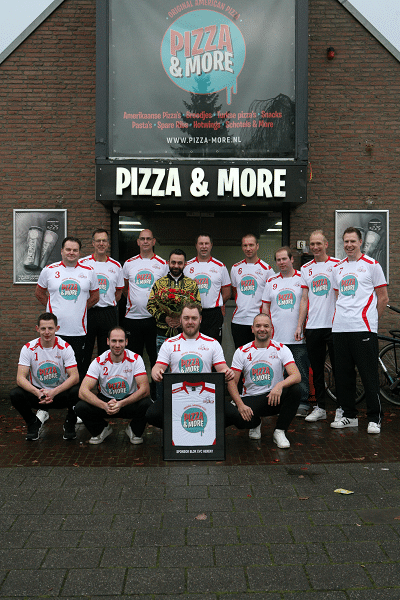 Blok EVC H1 bedankt sponsor Pizza & More Vaassen