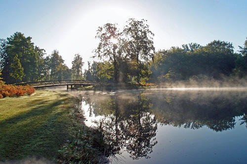 Muzikale klanken in waterrijk kasteelpark