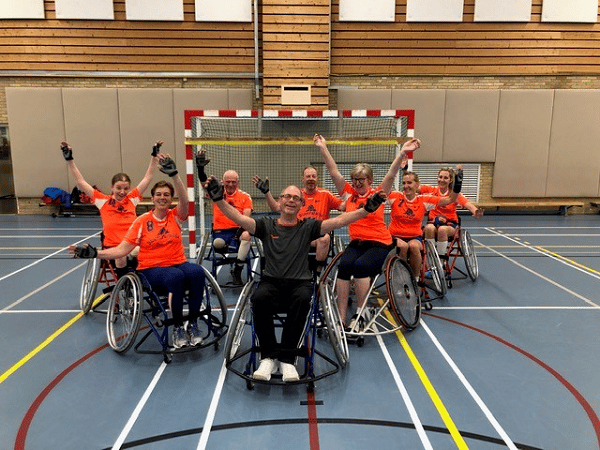 Rolstoel handbal bij CVO Vaassen