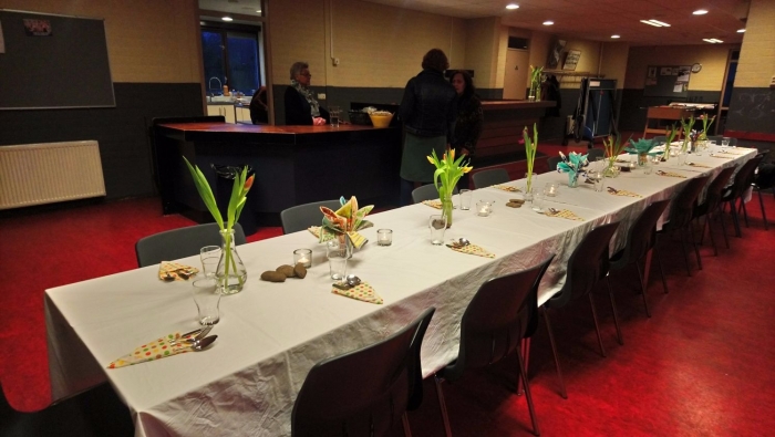 Samen eten: buffet in Huis van de buurt Balai Pusat