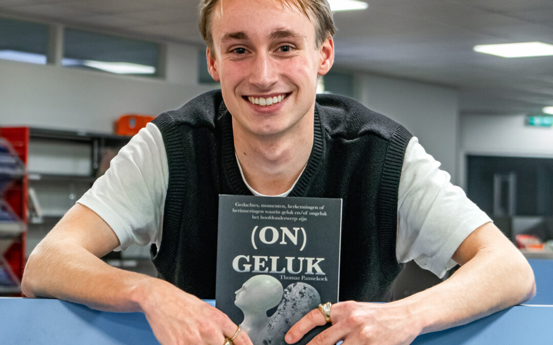 Jonge Eper auteur presenteert dichtbundel in bibliotheek