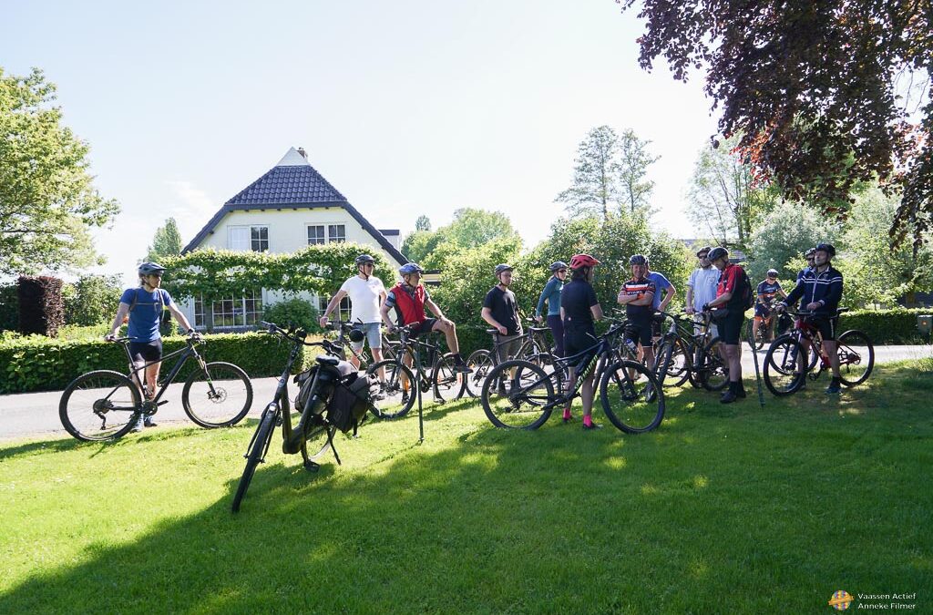 Mountainbiken met wethouder Annemiek langs stromend water op 3 juni “Wereld fietsdag”