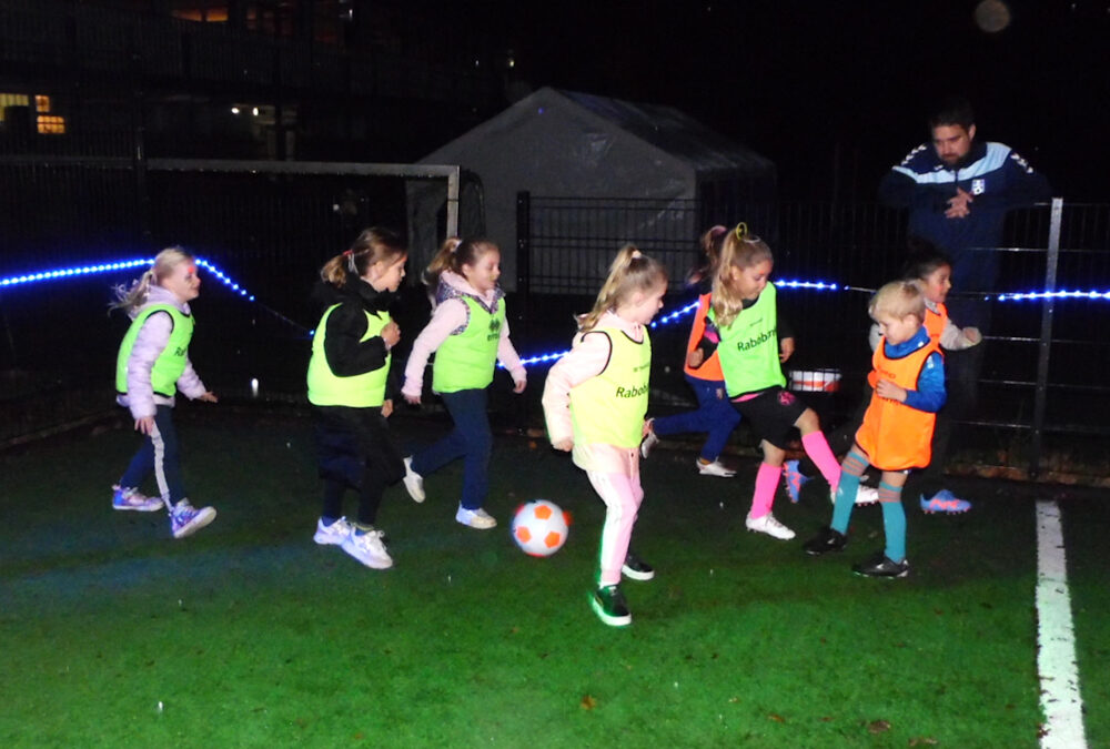 Glow in the Dark voetbal  SV Vaassen groot succes