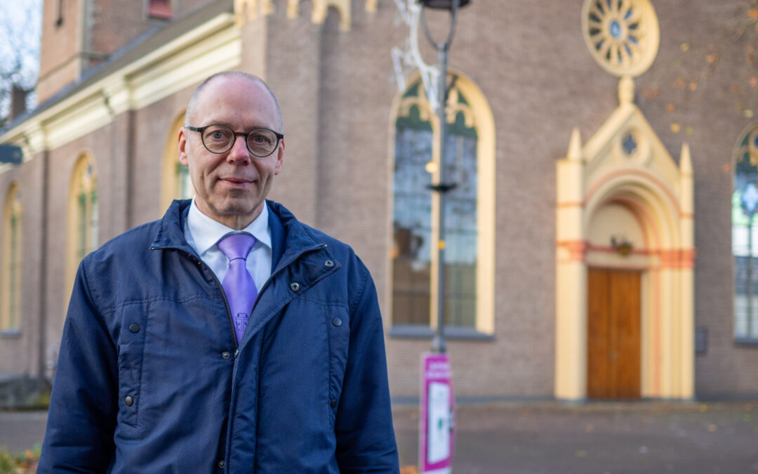 Ds. Bloemendal neemt beroep naar Vaassen aan