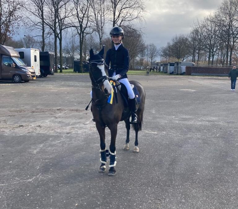 Lotte Driessen 5e prijs op Gelderse Kampioenschappen springen