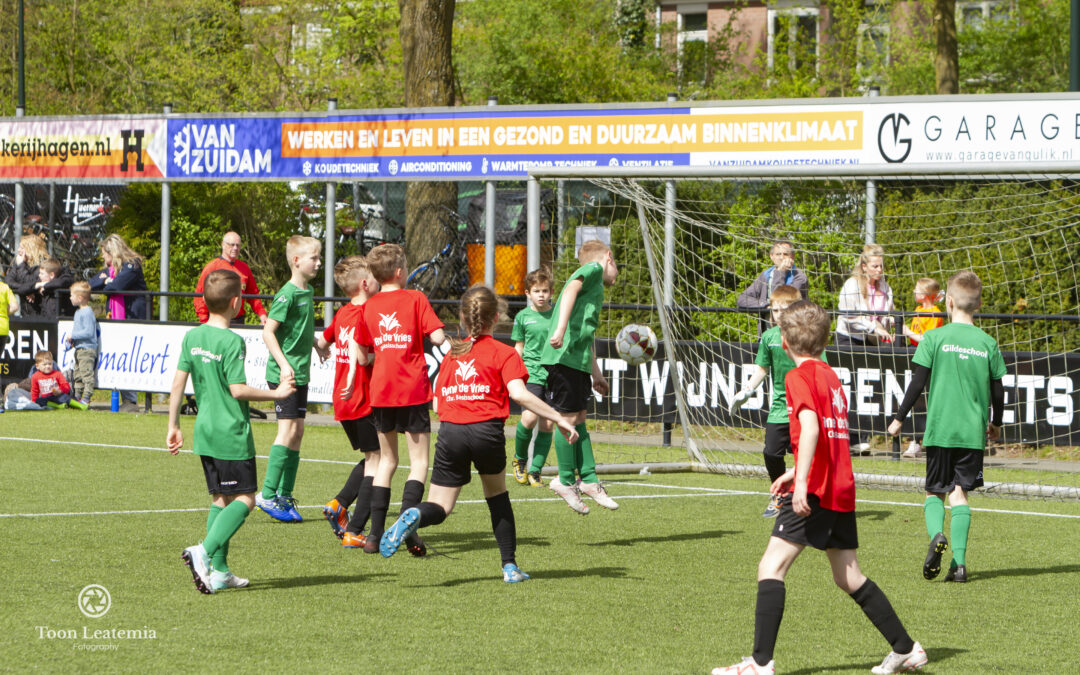 Schoolvoetbal Poule C, jongens en meisjes uit de groepen 5 en 6, bij KCVO