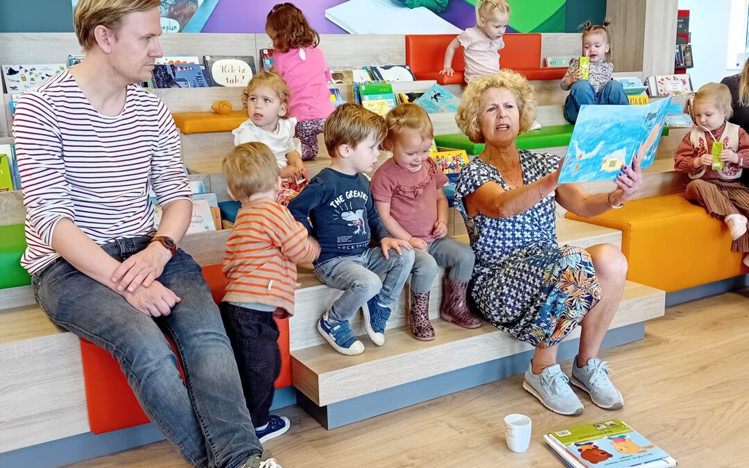 Veel kinderen bij Boeken en Babbels Muziek op schoot