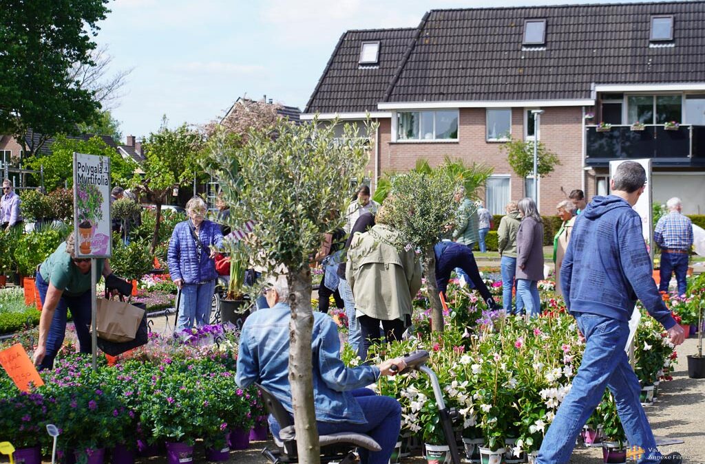 Bloemenmarkt op de parkeerplaats tegenover de Cannenburgh