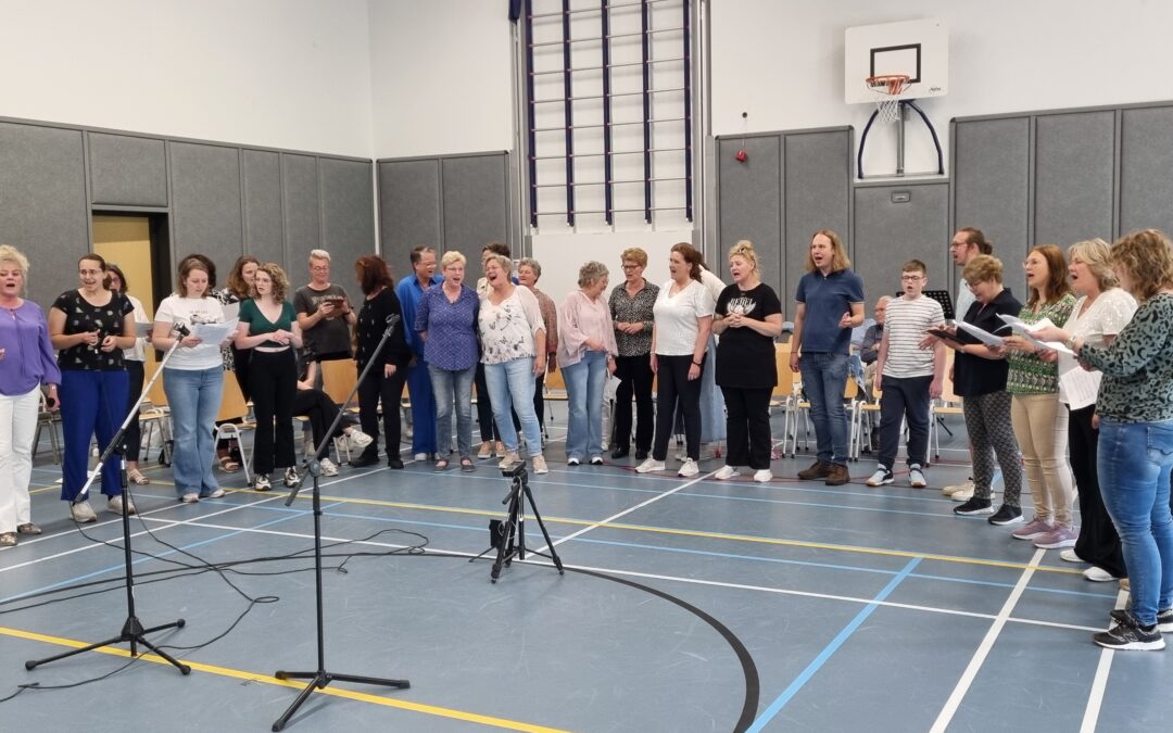 Gezamelijke repetitie koren en combo Zangvereniging Zang en Vriendschap voor de jubileumshow