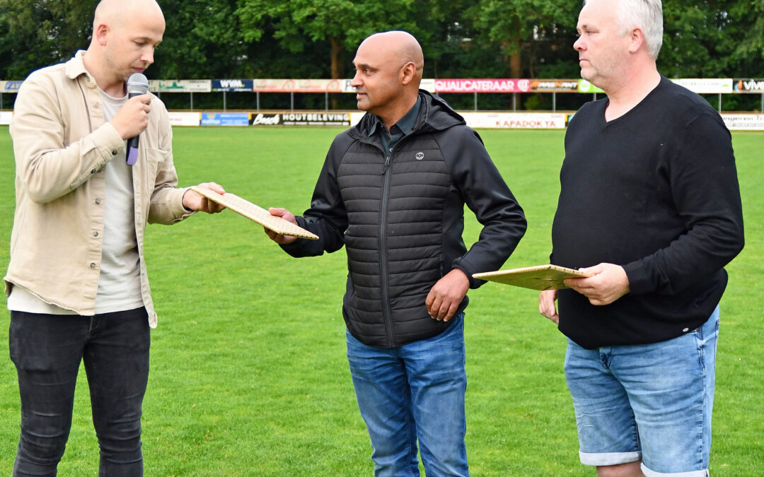 Afscheid trainer Amzand en teammanager Jelle Rooijakkers VIOS Vaassen