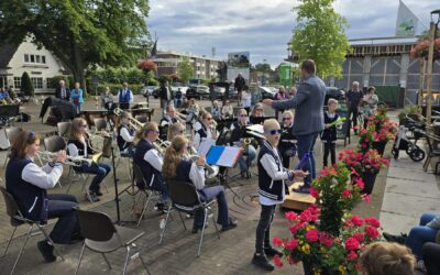 Zonnige afsluiting van de Zomertour van het Vaassens Fanfare Corps