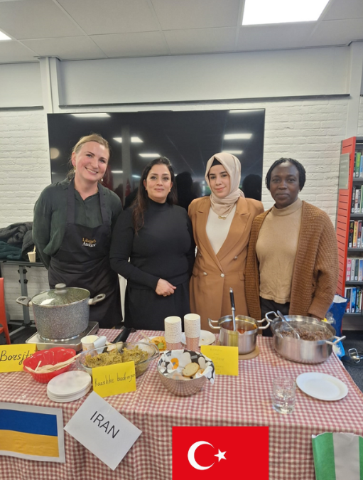 De Proeverij van culturen bij de bibliotheek in Epe was een groot succes