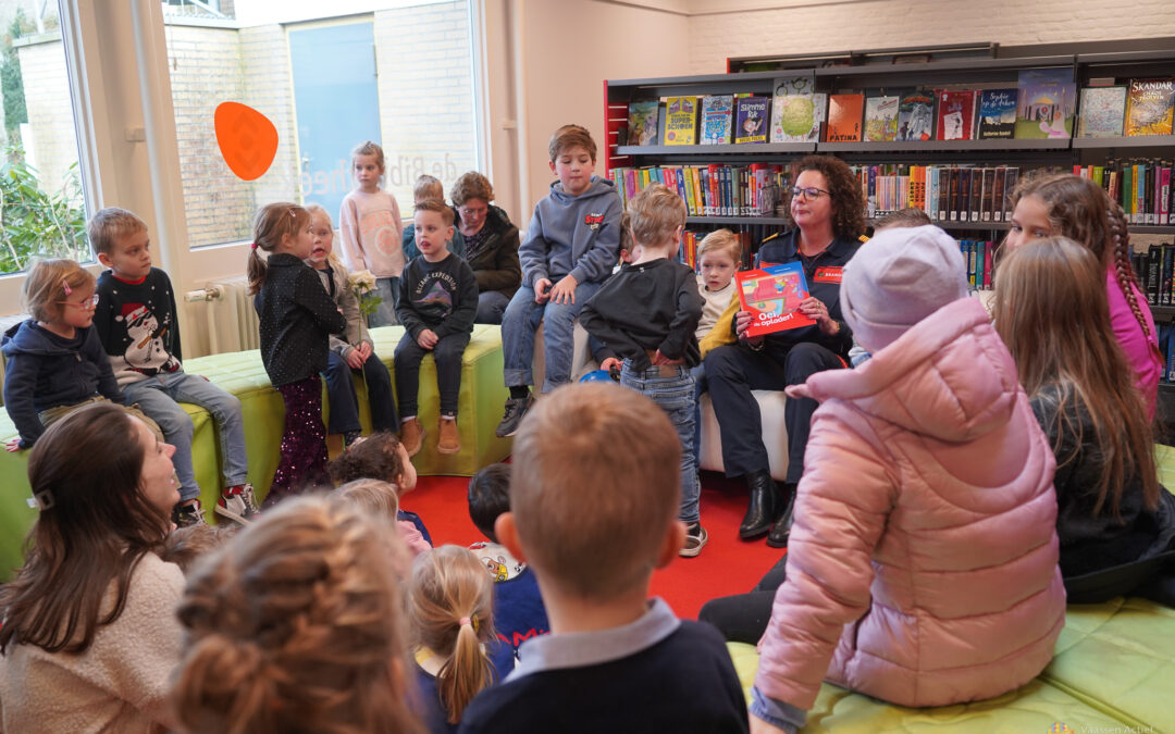 Een voorleesmoment met Carla Kats, afdelingshoofd Risico en Crisisbeheersing VNOG