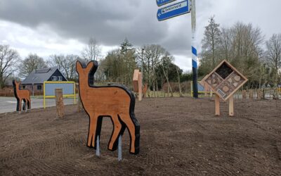 Nieuwe houten beelden op de rotonde in Vaassen