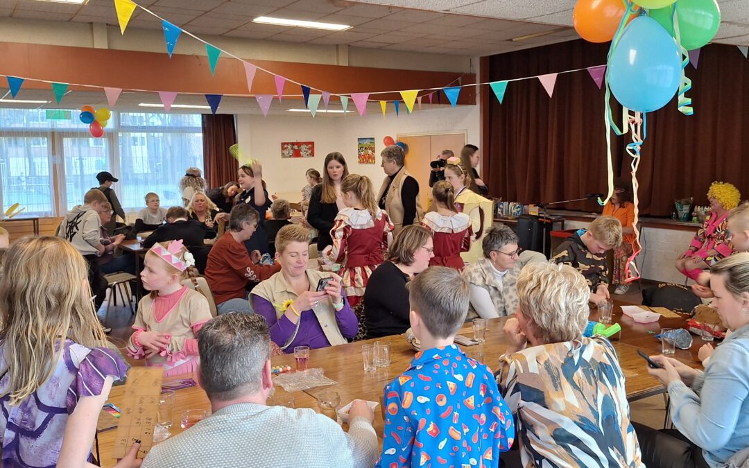 Jeugdtrio opent carnavalsweekend met feestelijke familiebingo bij De Kouwenaar